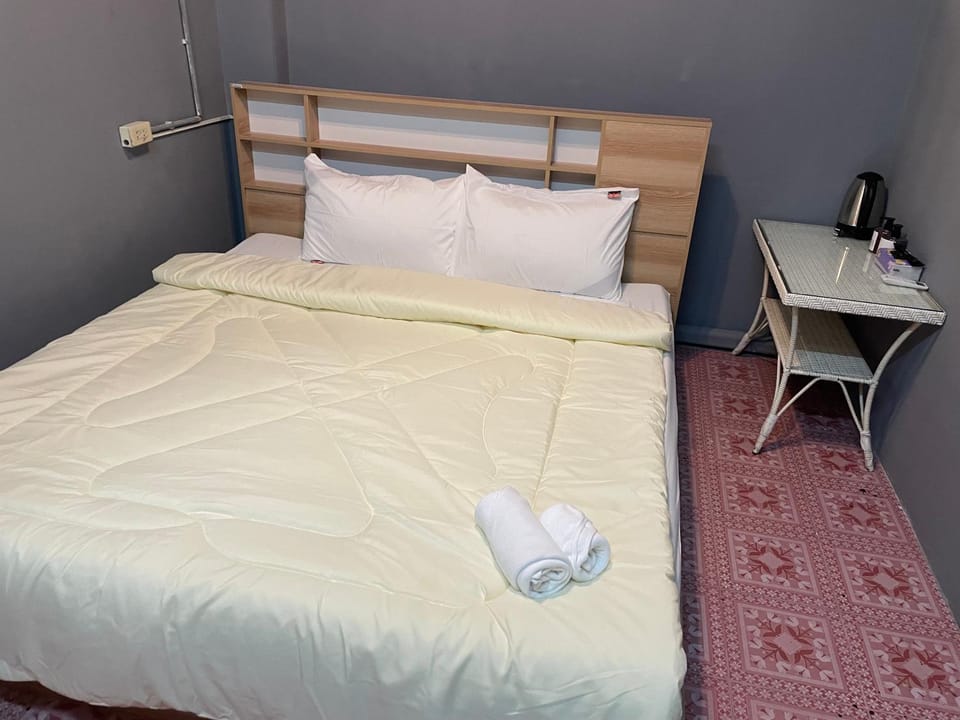 Bed, Bedroom, towels, wardrobe