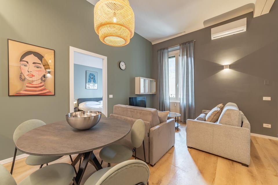 TV and multimedia, Living room, Seating area, Dining area, air conditioner