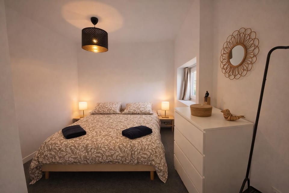 Bed, Photo of the whole room, Bedroom