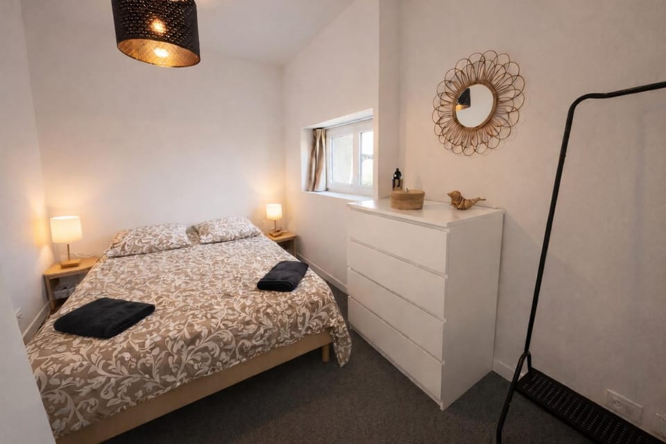 Bed, Photo of the whole room, Bedroom