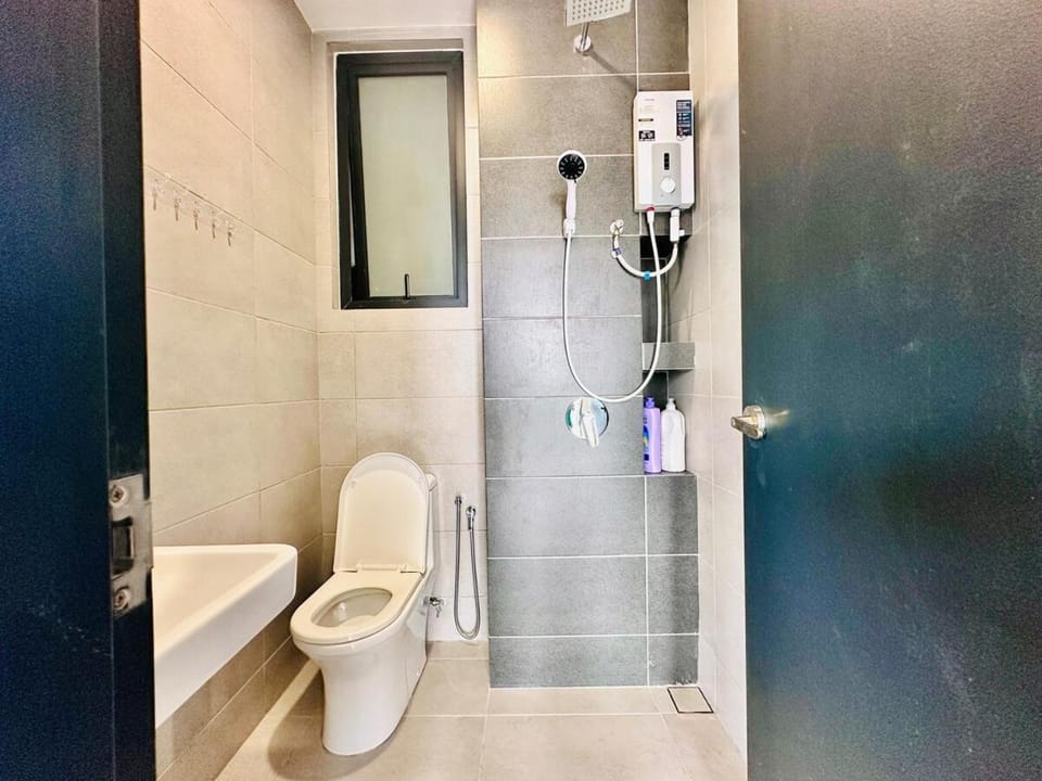 Island Sea & City View Familystay 3BR 10Pax Apartment in George Town