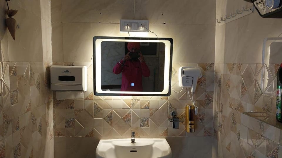 ManiKuVlogs 3 Peoples Sleep Apartment in Punjab, India
