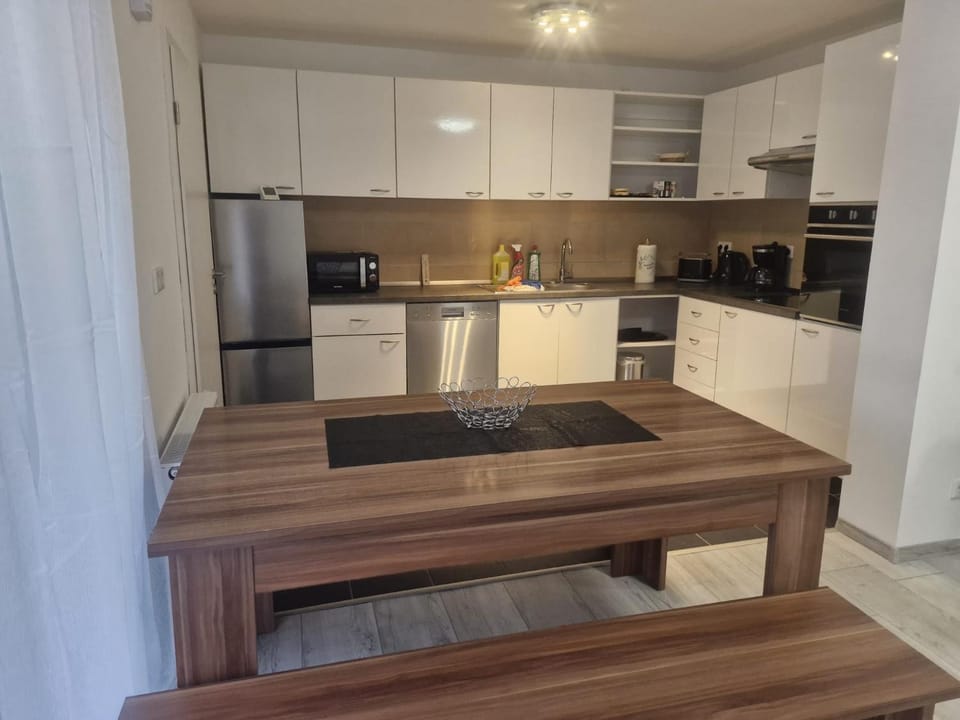 Kitchen or kitchenette, Dining area, dishwasher, oven, stove, toaster