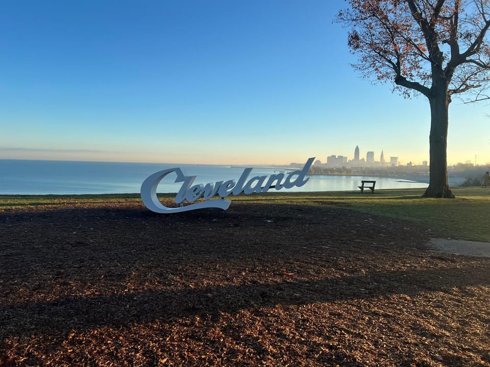 StayWithJay Premium Furnished Room near Cleveland Airport Vacation rental in Cleveland Heights