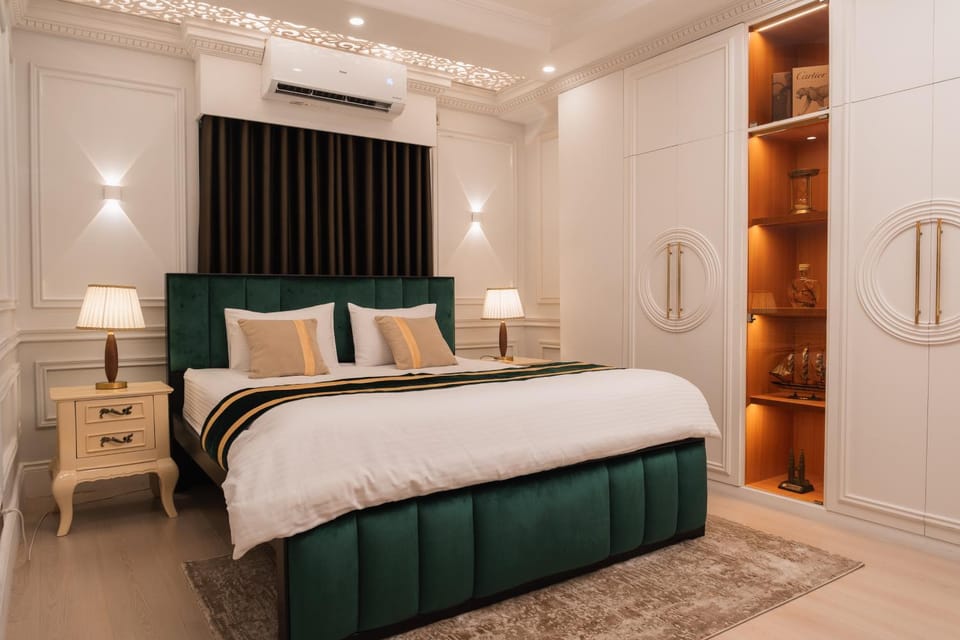 Bed, Photo of the whole room, Bedroom, wardrobe, air conditioner