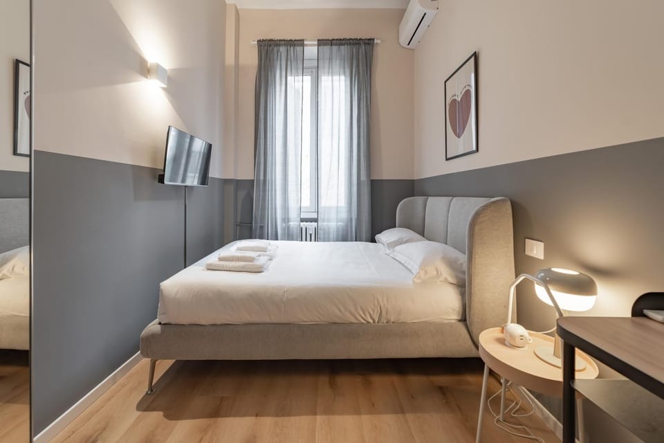 Bed, Photo of the whole room, Bedroom, towels, air conditioner