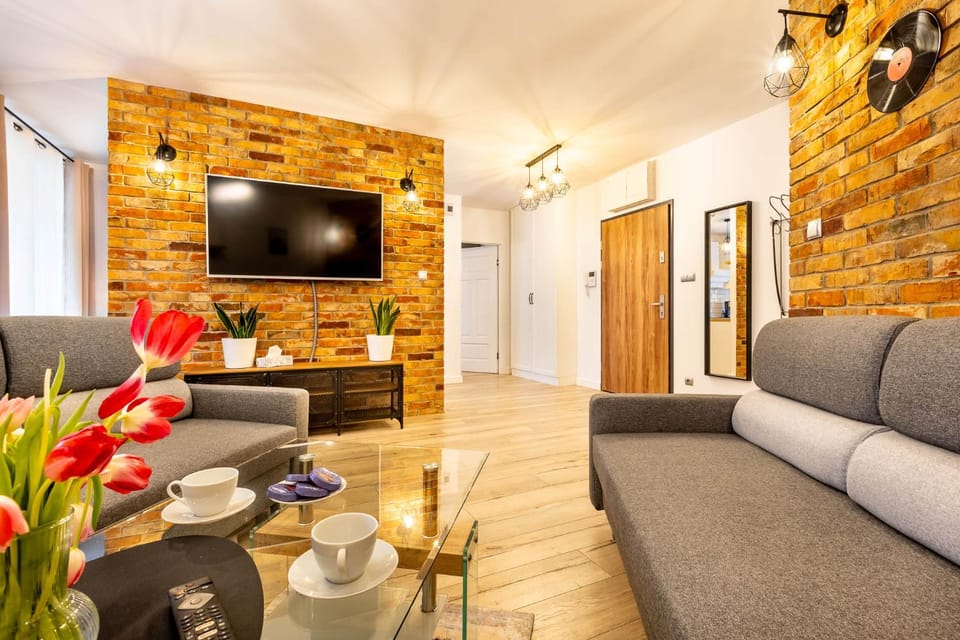 Communal lounge/ TV room, TV and multimedia, Coffee/tea facilities, Kitchen or kitchenette, Living room, Seating area, Dining area, Evening entertainment