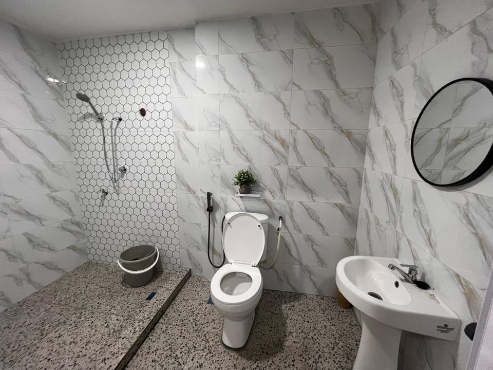 Shower, Toilet, Bathroom, bidet
