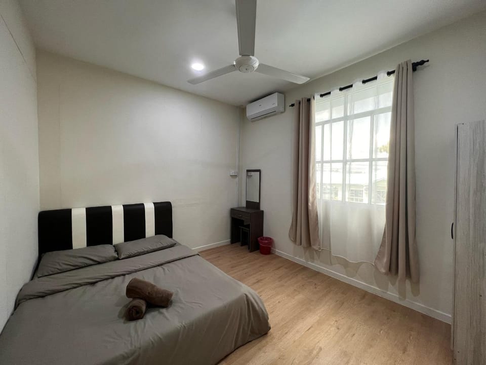 Bed, Photo of the whole room, Bedroom, wardrobe, air conditioner