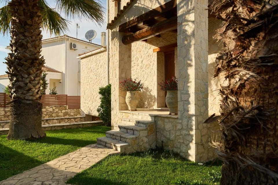 Property building, Spring, Day, Garden, Garden view