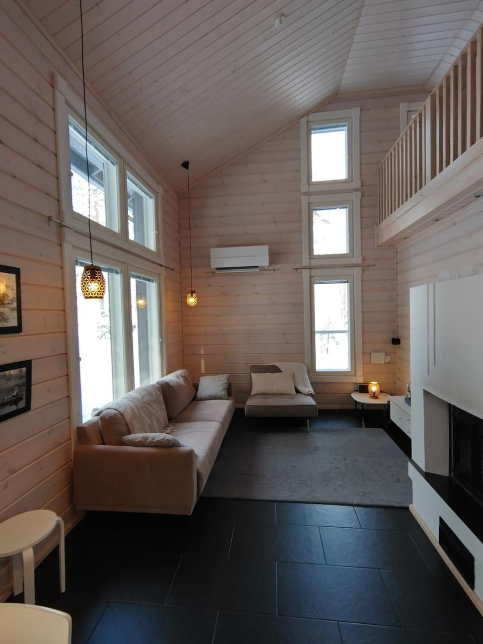 TV and multimedia, Living room, Seating area, air conditioner