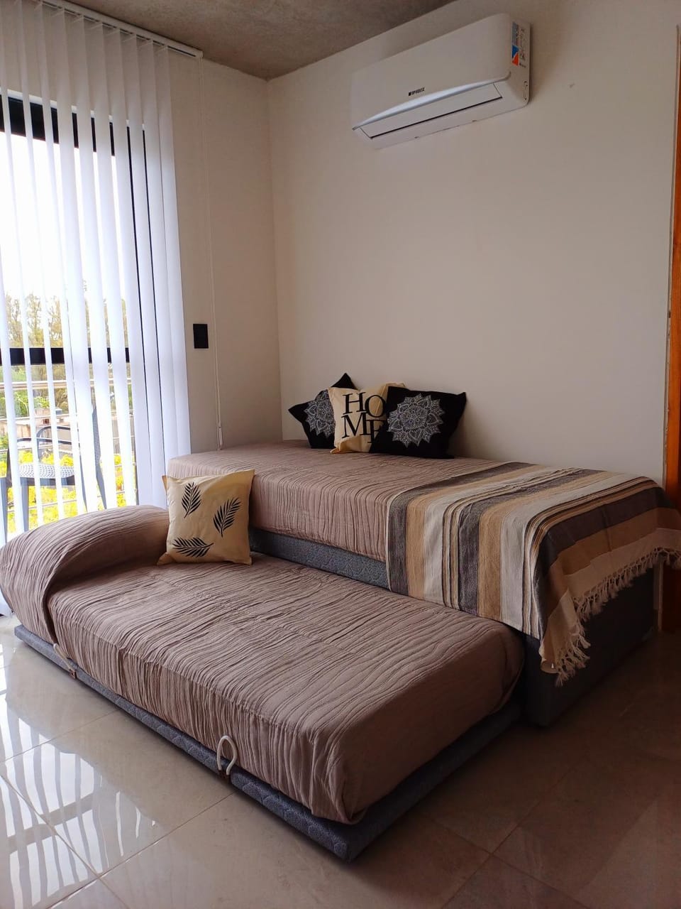 Living room, air conditioner