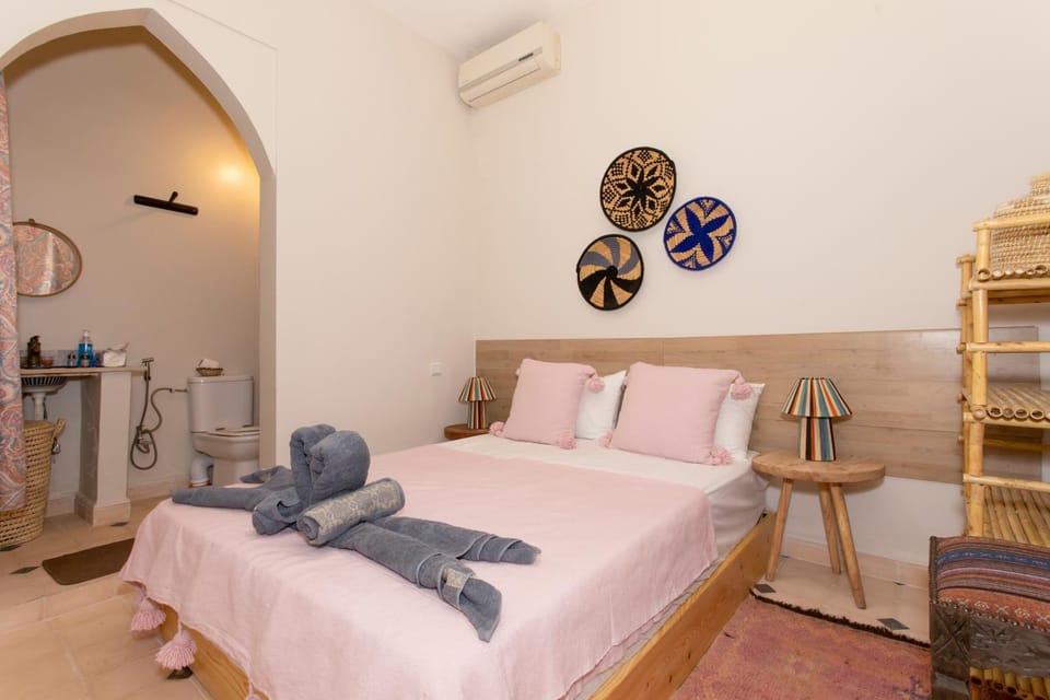 Property building, Bed, Photo of the whole room, Seating area, Bedroom, towels, wardrobe, air conditioner
