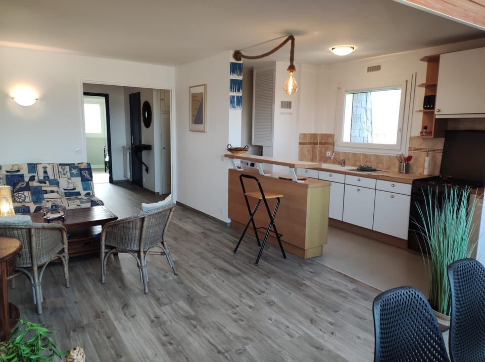 Kitchen or kitchenette, Living room, Dining area