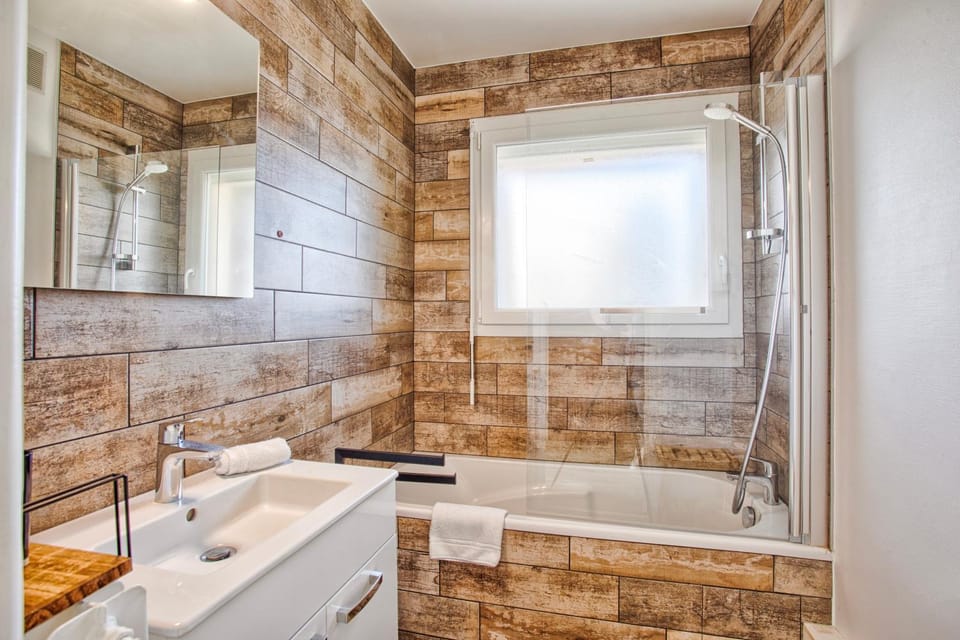 Bathroom, Bath, hair dryier