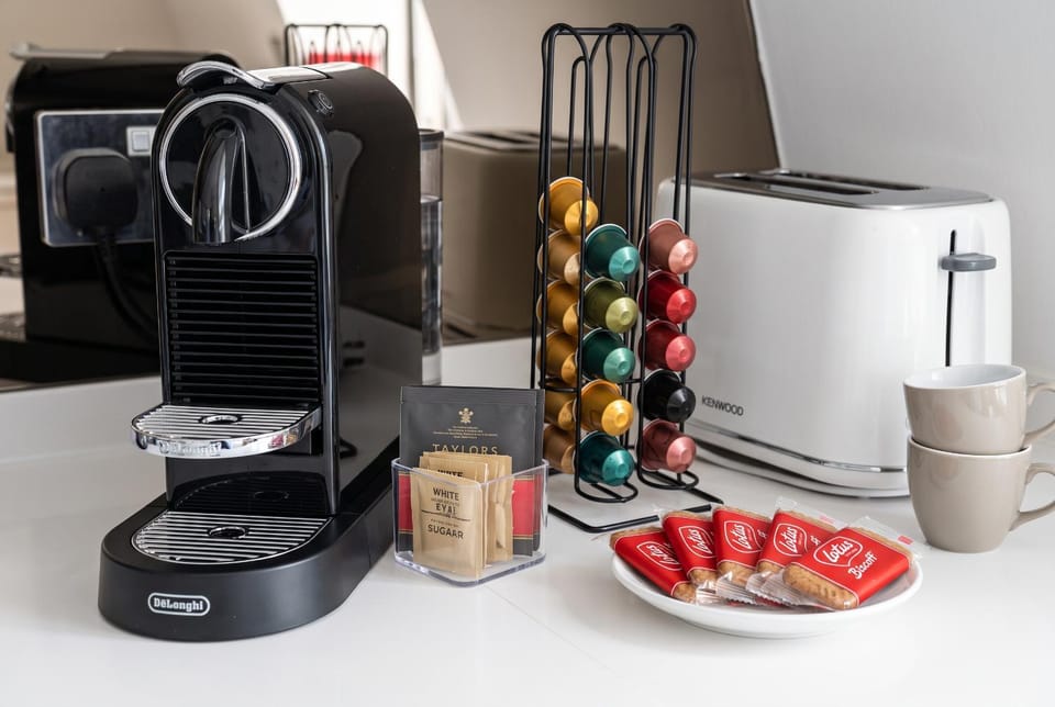 Coffee/tea facilities, toaster