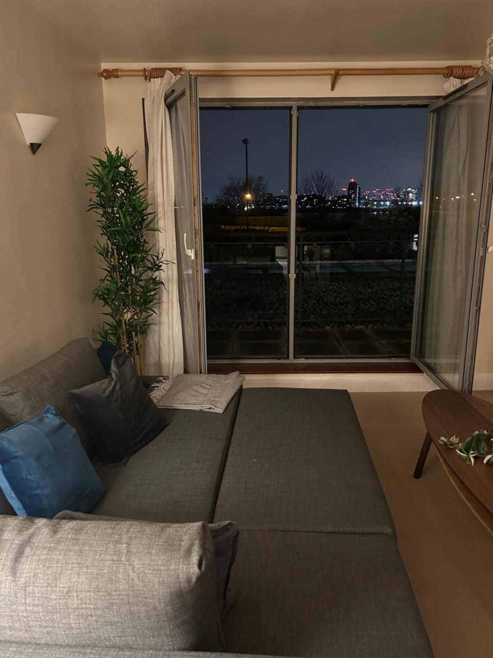Night, View (from property/room), Balcony/Terrace, Living room, Seating area