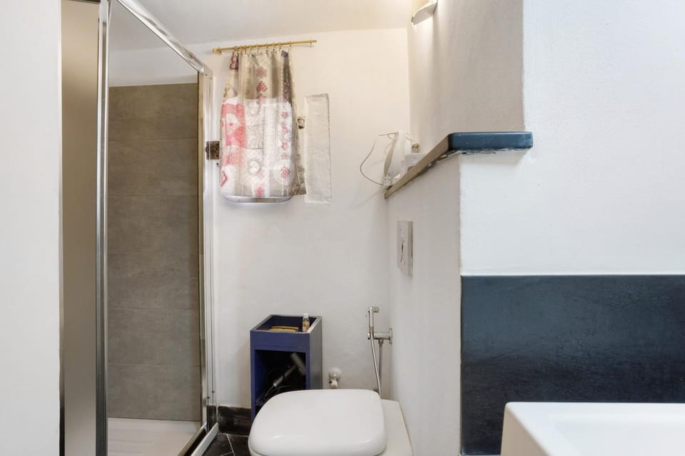 Bathroom, Living room