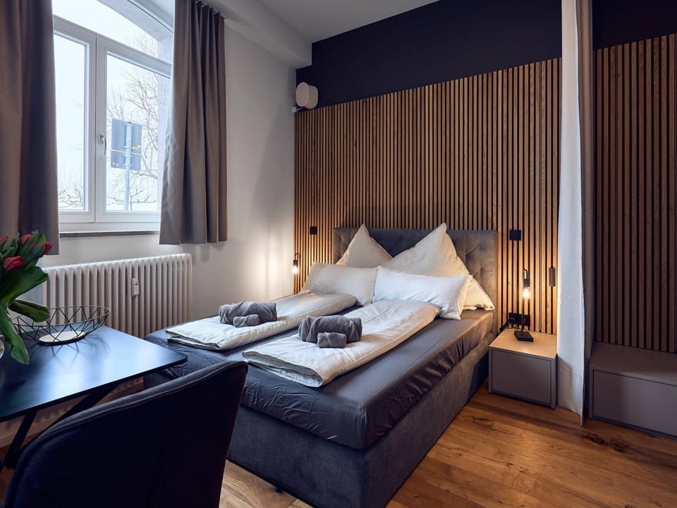 Photo of the whole room, Bedroom