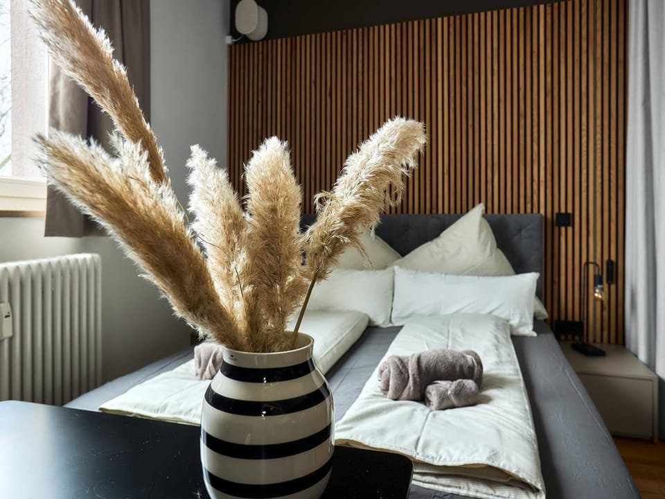 Photo of the whole room, Bedroom