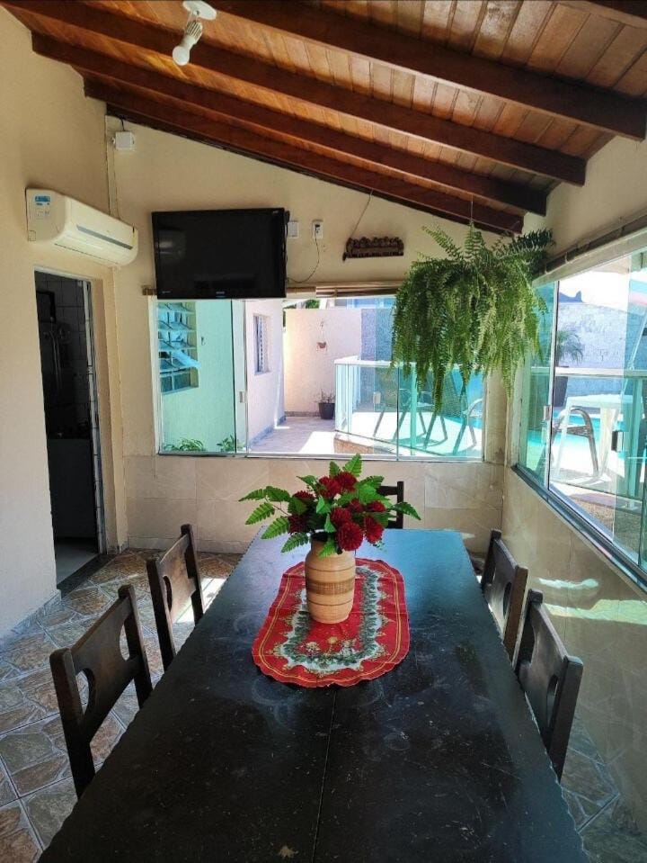 House with swimming pool and outdoor area House in Florianopolis