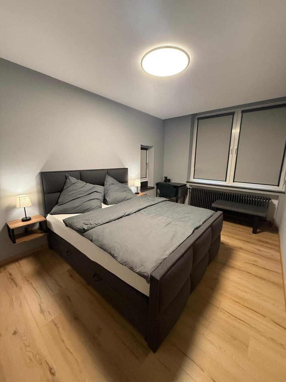 Photo of the whole room, Bedroom