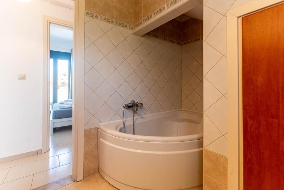 Bathroom, Bath