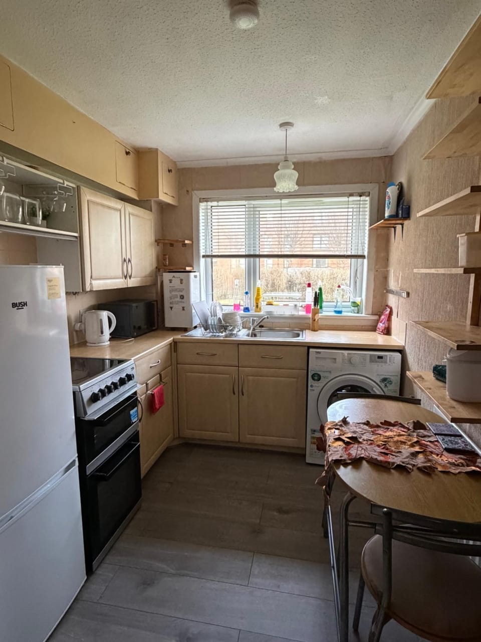Kitchen or kitchenette, oven
