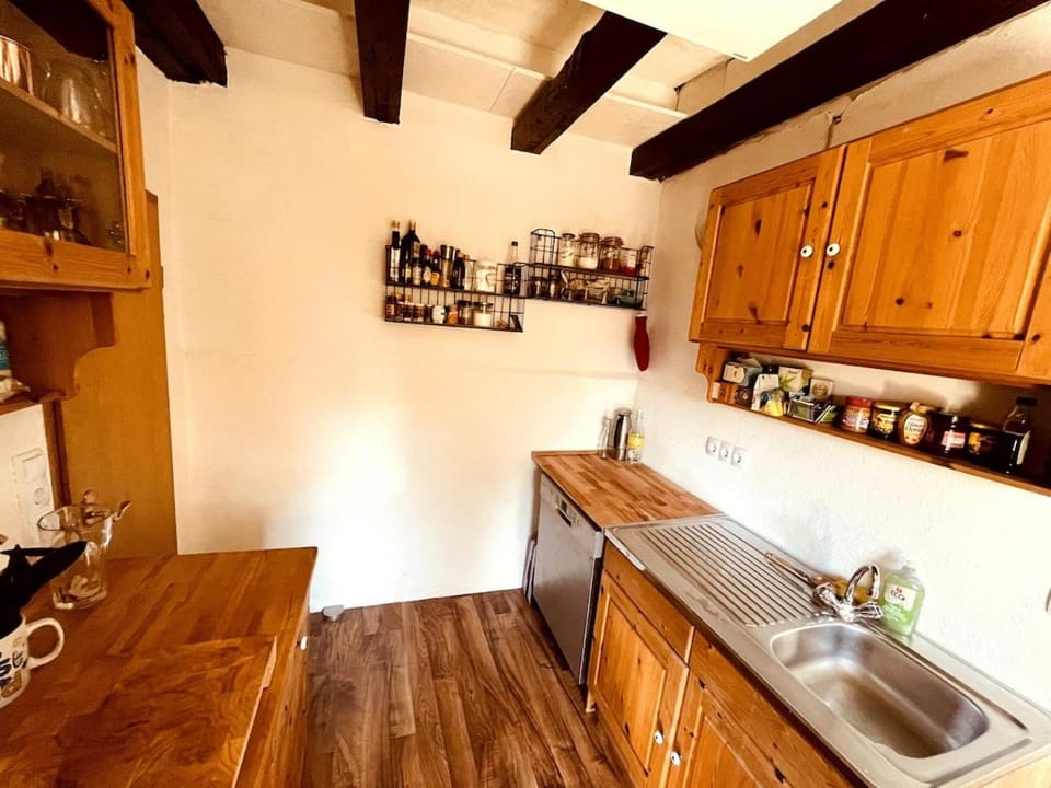 Ruhiges Häuschen am Wald mit Kamin, Terrasse House in Thuringia, Germany