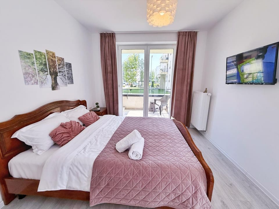 Bed, TV and multimedia, Photo of the whole room, Bedroom, internet, towels