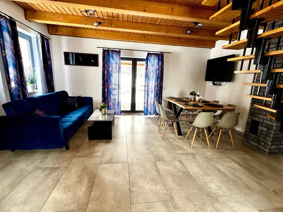 TV and multimedia, Living room, Seating area, Dining area, Evening entertainment
