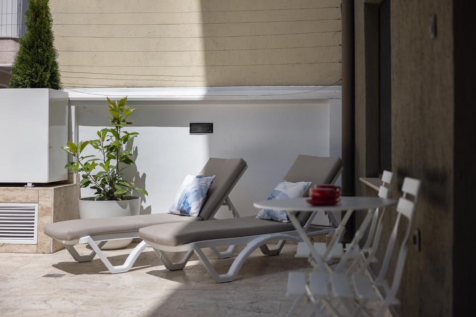 View (from property/room), Balcony/Terrace, sunbed