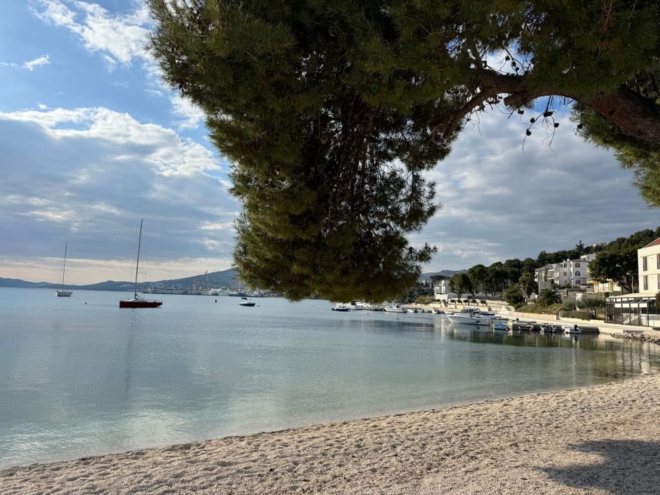 Apartments Villa Mirella 20 m from the sea - free parking Apartment in Okrug Gornji