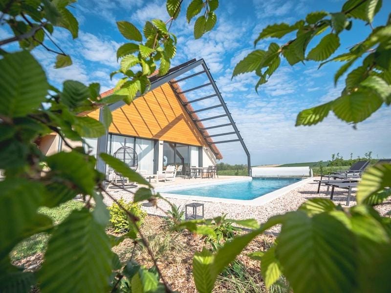 Spring, Day, Garden, Garden view, Pool view, sunbed