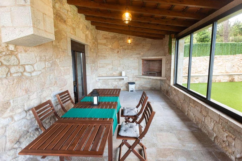 BBQ facilities, Dining area, Garden view