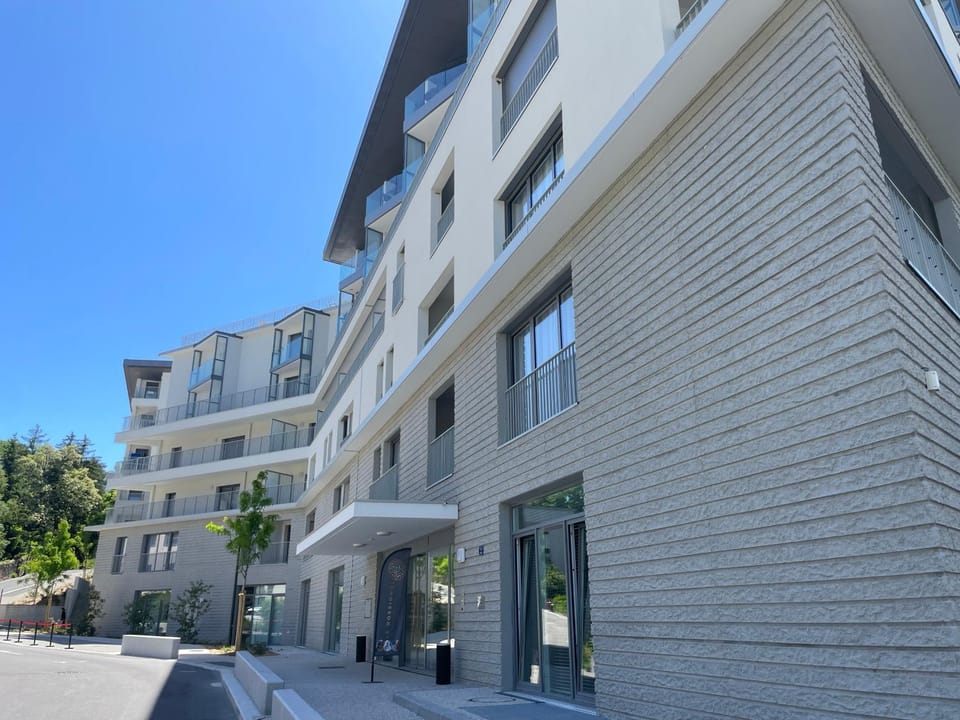 Property building, Facade/entrance