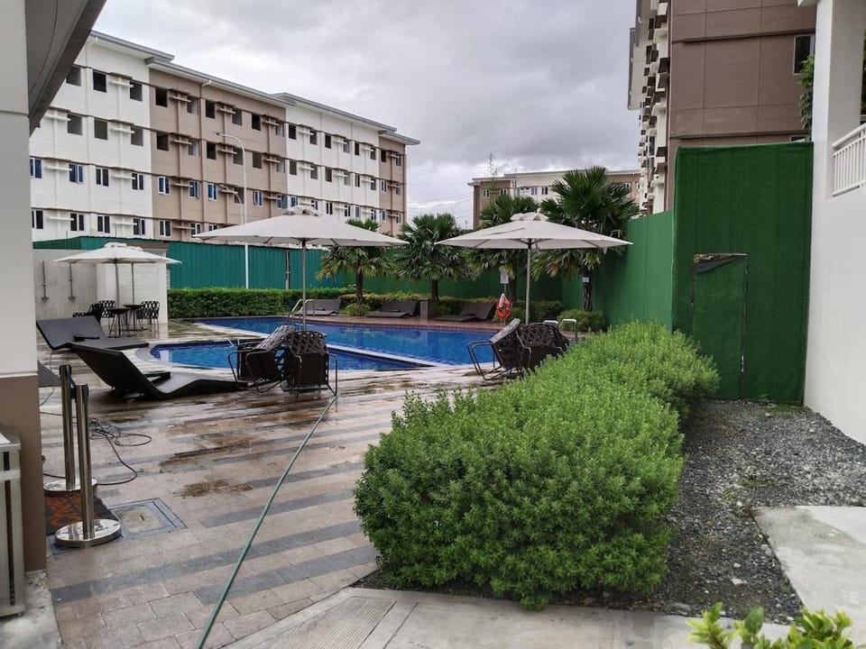 Pool view, Swimming pool, sunbed
