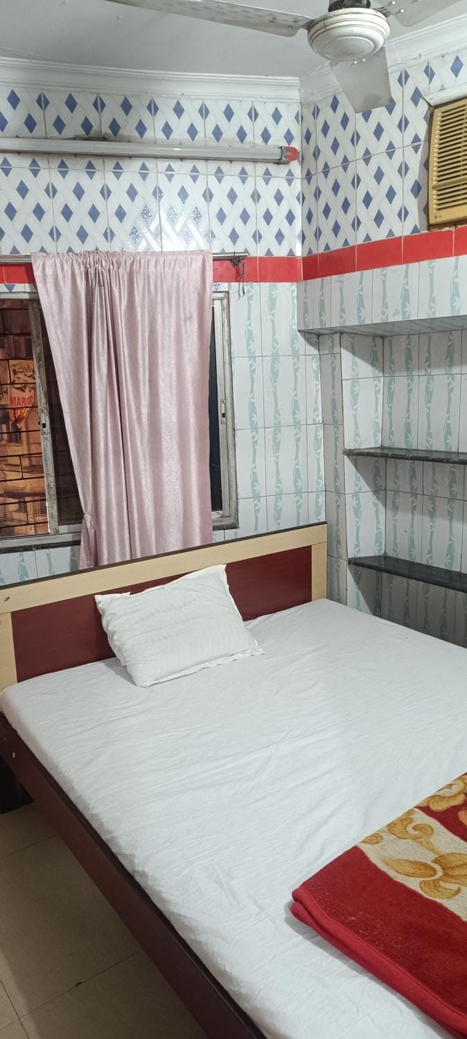 Taiba Guest House - BUDGET&BASIC ROOMS - Near New Market, Esplanade, Dharamatala Hotel in Kolkata