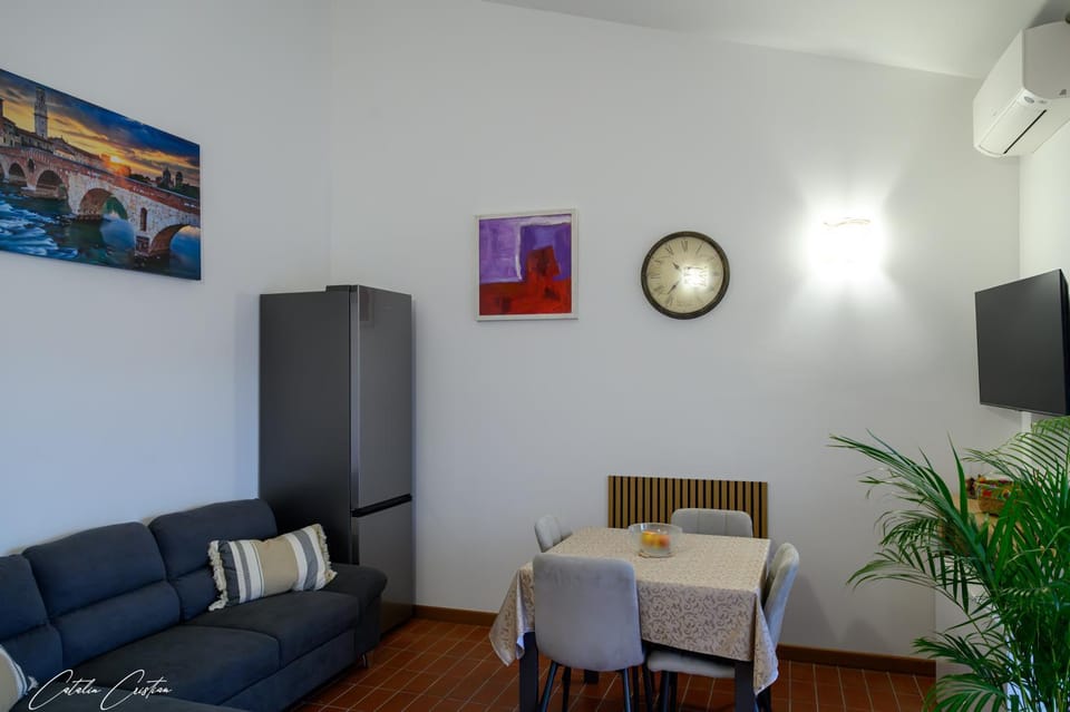 Communal lounge/ TV room, TV and multimedia, Kitchen or kitchenette, Seating area, Dining area, Evening entertainment, oven, air conditioner