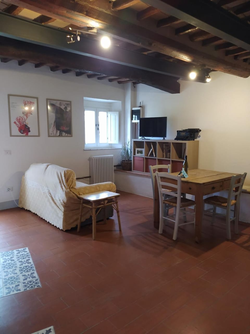TV and multimedia, Living room, Seating area, Dining area