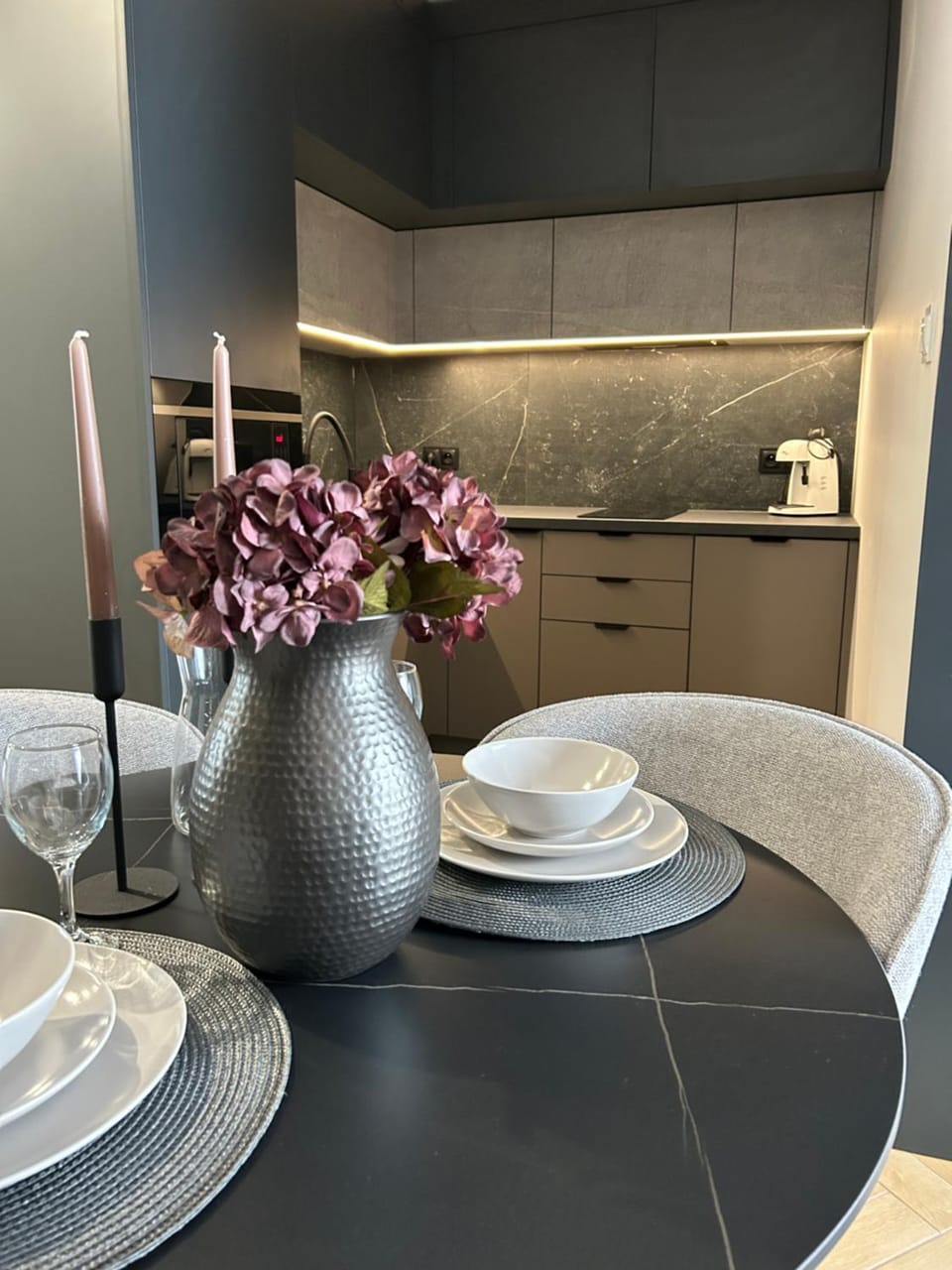 Kitchen or kitchenette, Dining area, minibar