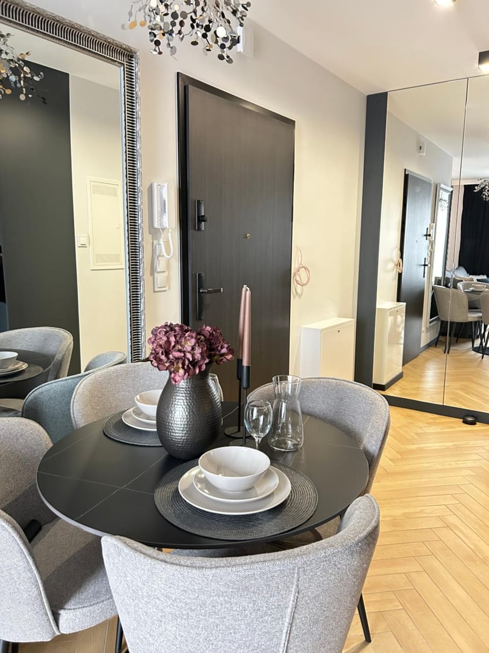 TV and multimedia, Living room, Seating area, Dining area