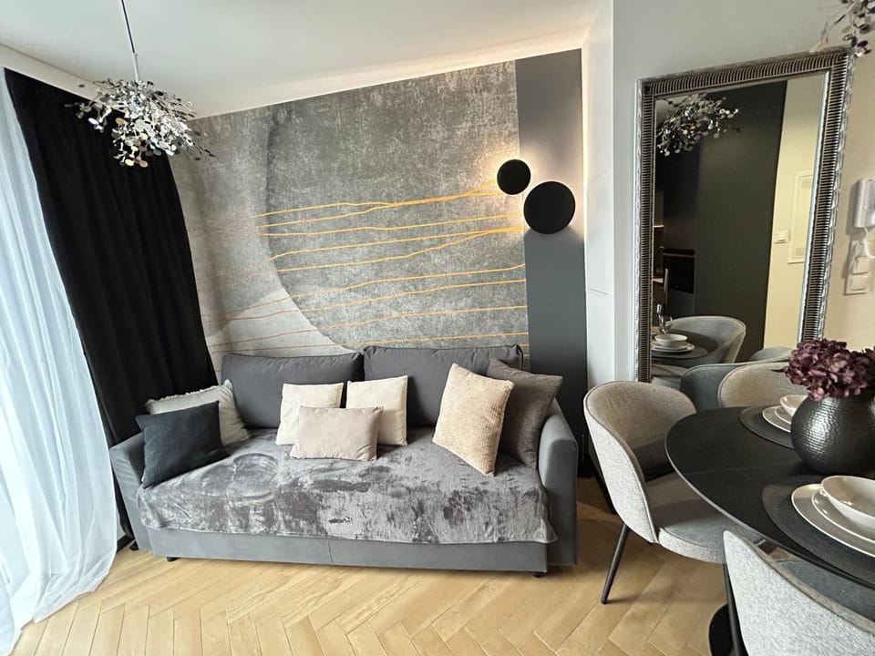 Bed, Living room, Photo of the whole room, Seating area, Bedroom
