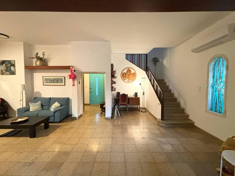 Province style 2 floor house with the garden, roof and fireplace Bed and Breakfast in Haifa