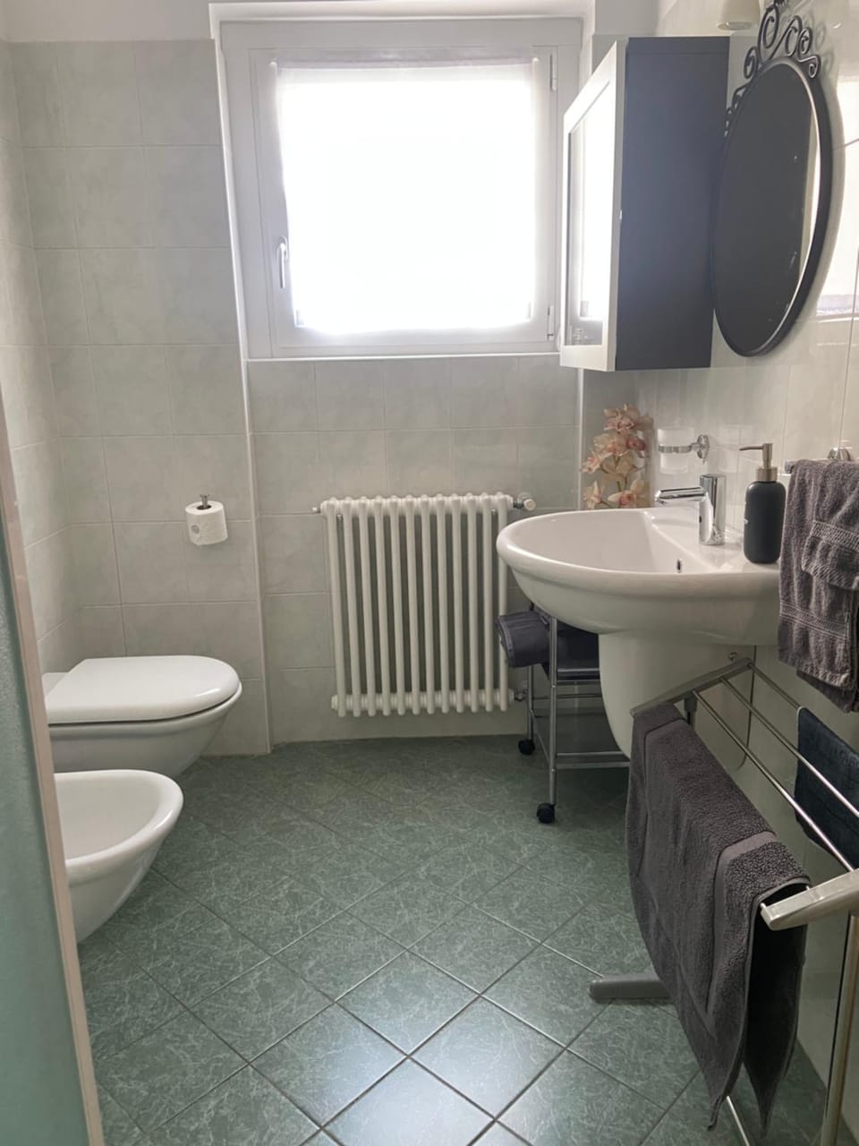 Toilet, Bathroom, bidet, towels