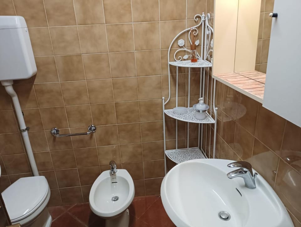 Shower, Toilet, bidet