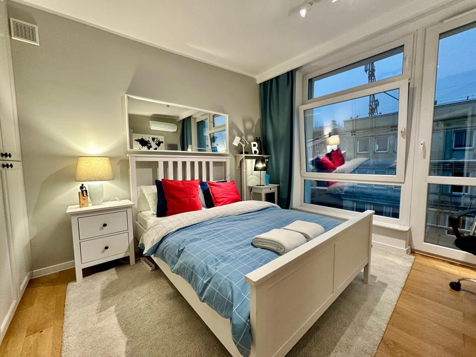 SMYK WiFi 1Gbs 70TV Max Disney AppleTV Netflix Apartment in Warsaw
