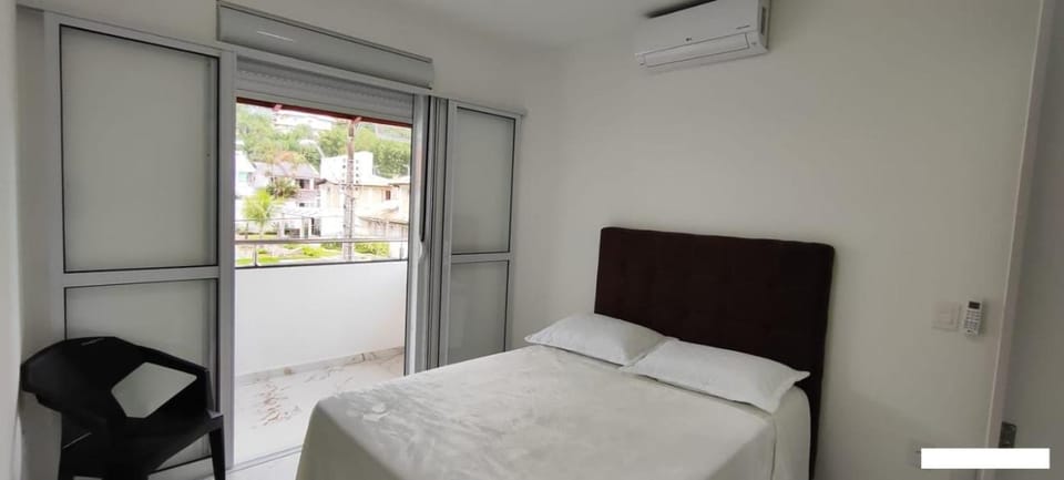 Bed, Bedroom, air conditioner