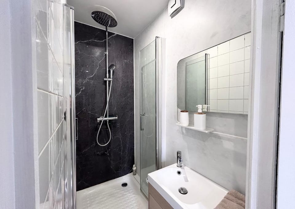 Shower, Bathroom, hair dryier, towels