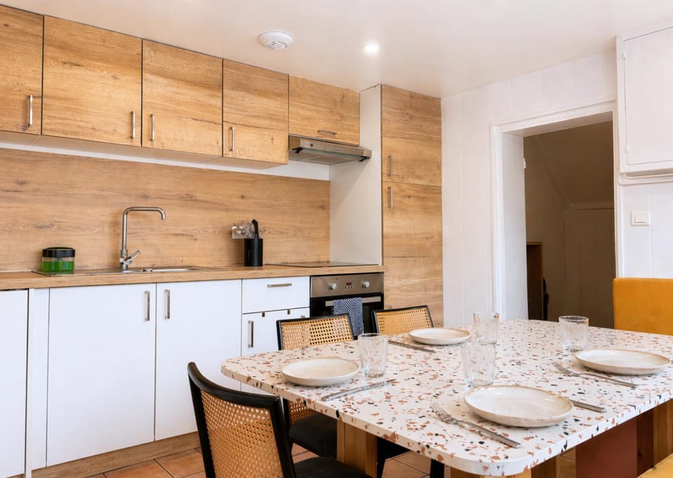 Dining area, kitchen